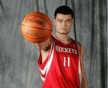 姚明，NBA的巨人身影