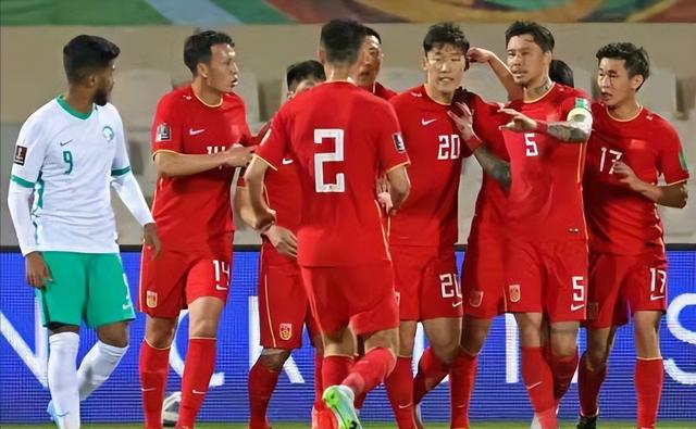 国足vs阿曼入场视频直播，今晚别错过，我教你咋看最过瘾