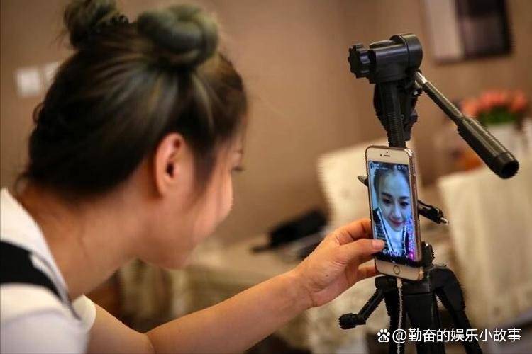 淘客 vs 视频直播软件，普通人赚钱，到底选哪个更靠谱？