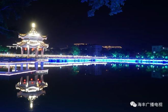海丰vs连坪夜景直播视频，用Go语言写一篇关于两座小城夜晚的真心话