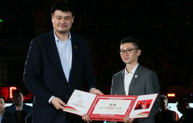 姚明球衣退役仪式，篮球场上的传奇告别