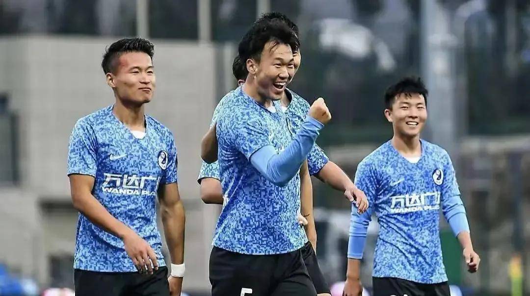 足球武汉vs大连直播视频，一场比赛，两座城的烟火气