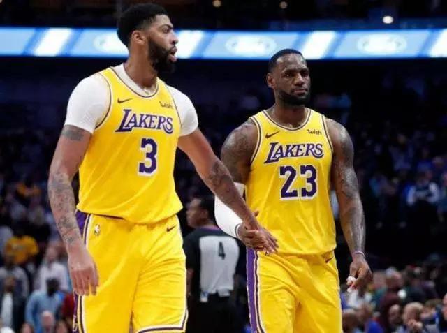 NBA湖人队与雄鹿队，防守艺术的较量
