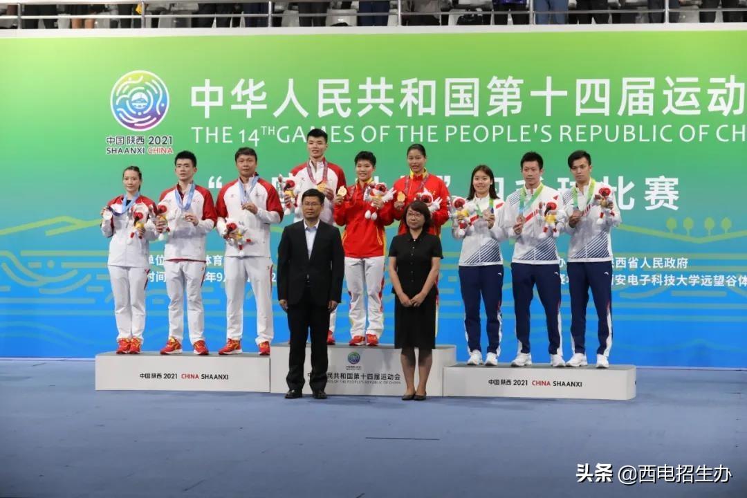 奥运会女双冠军，荣耀背后的汗水与坚持
