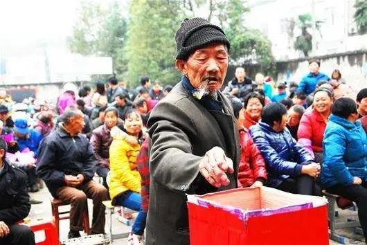 超级草根vs村霸直播视频，一场乡村权力游戏的真实上演